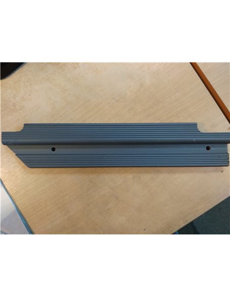 Finition du Seuil de Porte Avant Droite de couleur GRIS