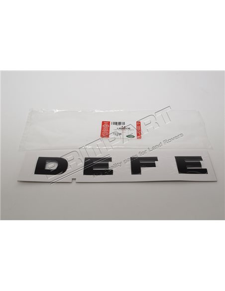 Monogramme "DEFE" sur le Capot