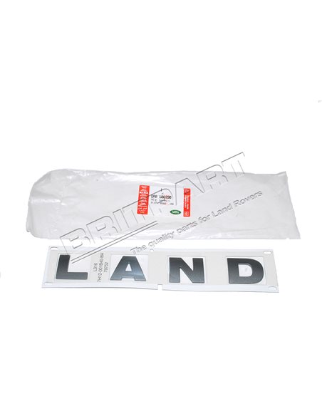 Lettre Autocollante " LAND " sur le Capot